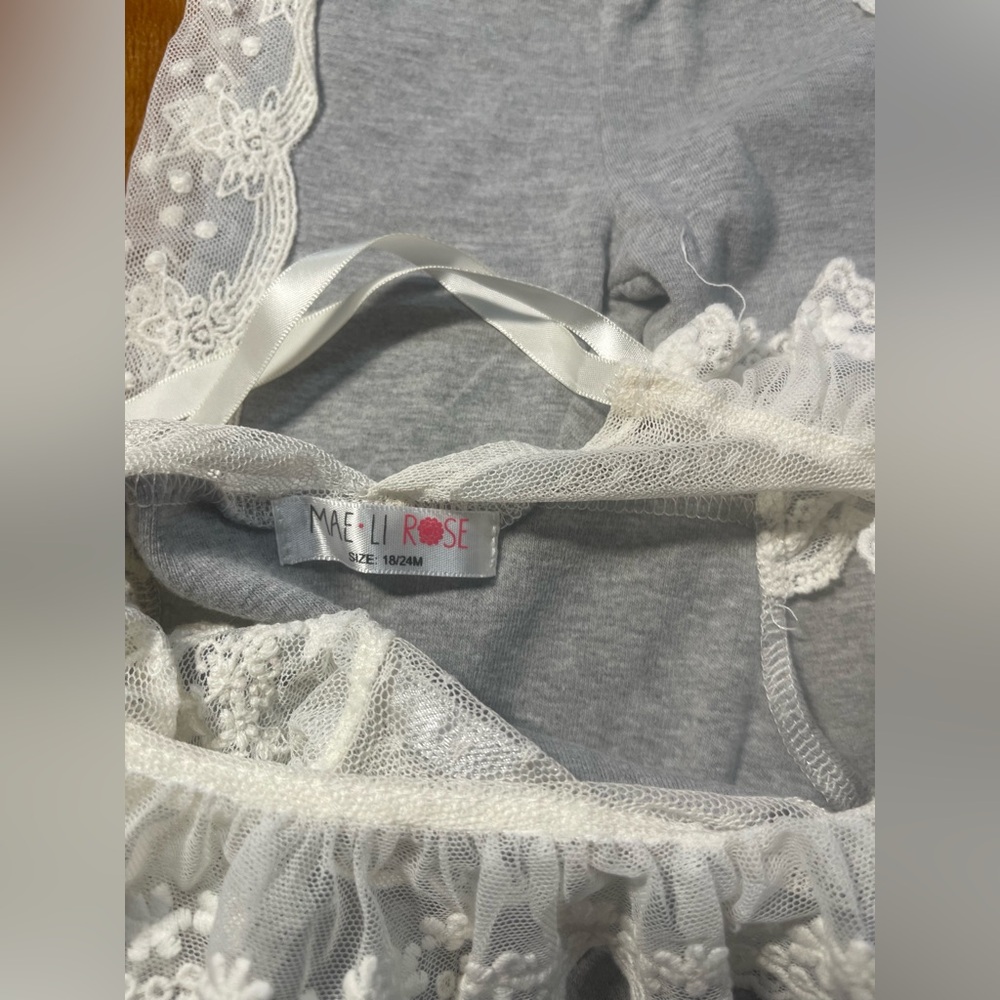 Mae Li Rose Gray Lace Trim Outfit with Bows 18/24 months - Picture 3 of 6